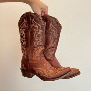 8.5 Ariat Women’s Cowboy Boots - great condition